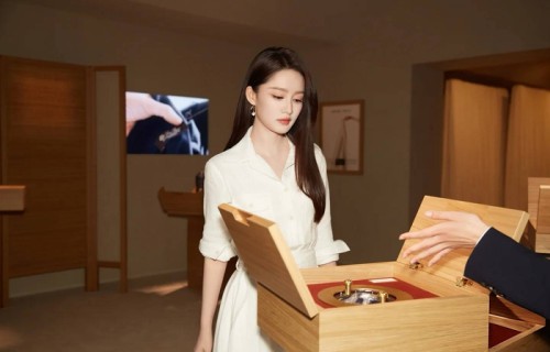 李沁苏州生图封神：昆曲风骨撞上现代晚宴，这才是顶级的中式审美！