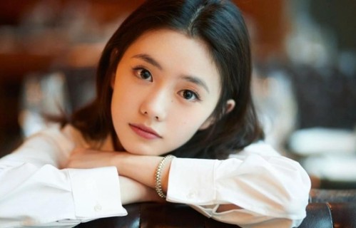 颜值演技皆俱佳,起点高资源好,为何刘浩存总是存在争议?