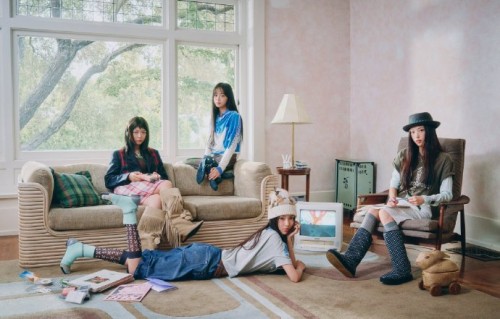 NewJeans四人回归预告完整版何时会正式发布新专辑？