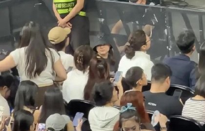 全红婵追星黄子韬害羞脸红，冠军秒变迷妹