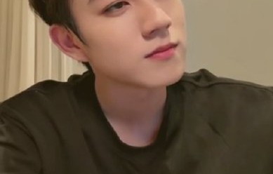粉丝如何评价赵一博在直播中的表现？