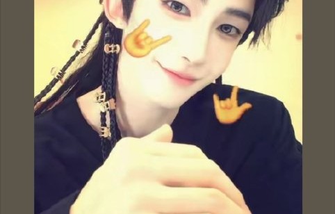 “来财手势舞”的舞蹈动作和背景音乐具体是什么？