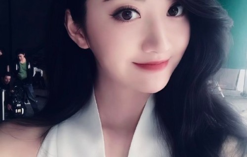 2019年景甜自拍吐舌为何被粉丝称为犯规？
