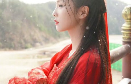 52岁林依轮复刻漼时宜，热搜词条为何带白鹿？