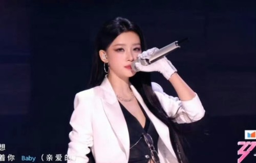 孙怡白西装黑长直造型亮相公演，开场baby引爆氛围|舞台|气场