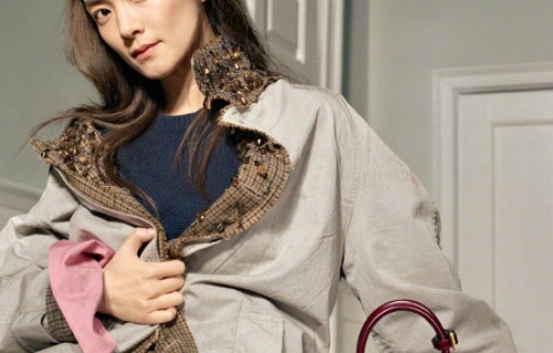 Prada 2026秋冬全球广告的导演有何背景？