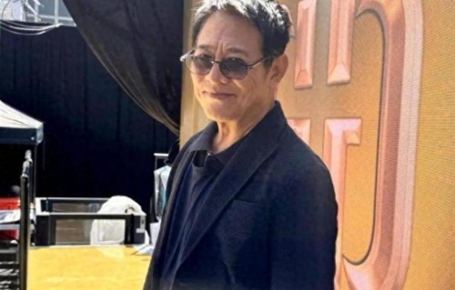 李连杰晒与女儿合照，直面回应甲亢、旧伤等过往，罕见提起利智