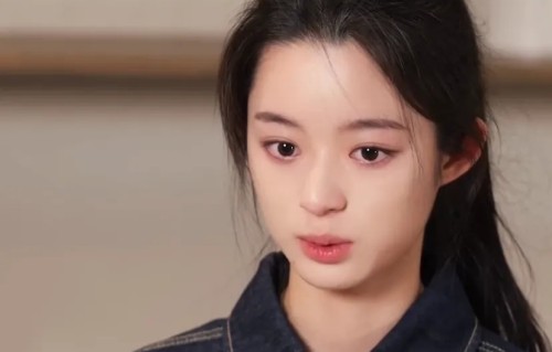 黄杨钿甜被质疑找水军洗白，本人破防删评，回应耳环风波翻车了