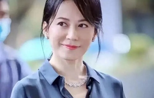俞飞鸿都是假粉？此沙又当又立支持LV？钟汉良被抠图女打压好久？王一博用赛车实力说话？|路易威登（LV）|蜂蜜的针|艺人|吴谨言|周星驰