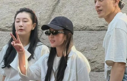 刘亦菲回北电和同学聚会，宛如青春女大，好想有刘亦菲这样的学姐