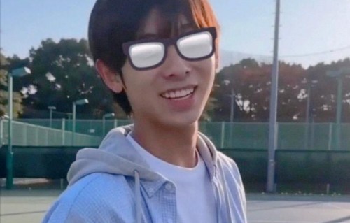 林志颖17岁儿子合影曝光，1米8身高颜值引热议，像爸还是像妈?_星娱碎碎唠