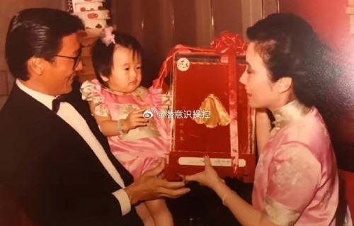 汪明荃对干儿子谢霆锋和干女儿谢婷婷是否一视同仁？