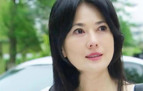 61岁戈伟如，经历2段豪门婚姻，如今风韵犹存却还是单身