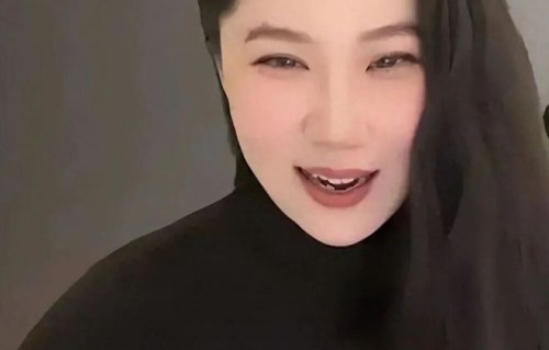 谢贤小49岁前女友直播被封，曝谢霆锋张柏芝婚内幕，这回彻底凉了