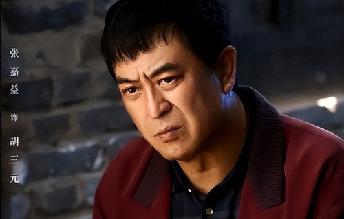 央媒发文，张嘉益再破天花板，与王海燕离婚传闻早已真相大白 