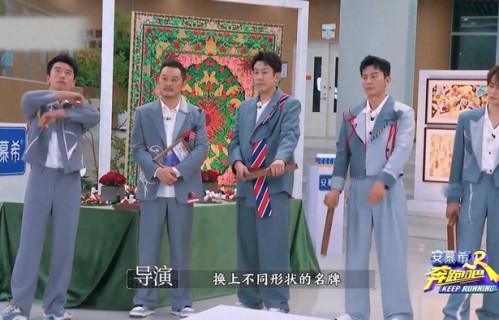 张真源手劲有多大？于洋刚贴上小尾巴名牌，下秒就被源儿给...