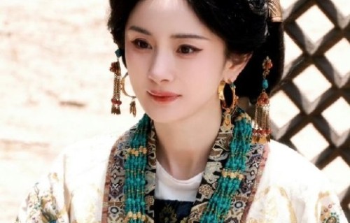 杨幂为演好太后角色做了哪些造型和演技上的准备