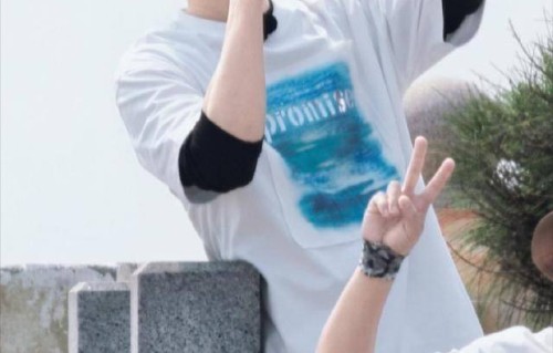 李昀锐衣服被撕烂：一场撕名牌，撕出了真综艺感