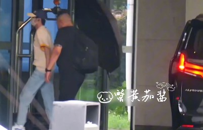 王俊凯上海出发录制你好星期六