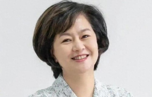 鞠萍姐姐正式退休  网友:我的童年也毕业了