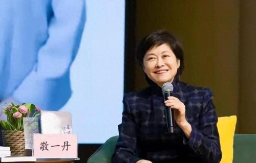 71岁敬一丹：退休也不闲着，丈夫身份不简单，唯一女儿却嫁外国人
