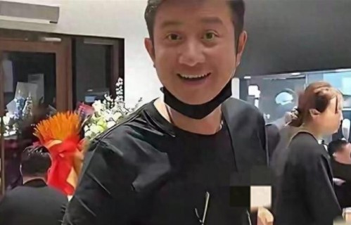 太离谱！仅肉夹馍就卖18元！文章开面馆，虽生意火爆，但质疑不断