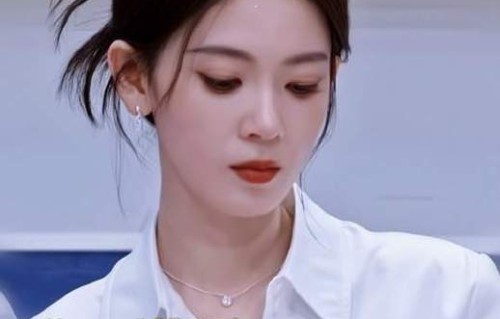 陈瑶在听孙怡读英语时表情变化经历了哪几个阶段？|在播综艺|乘风2026|一直很安静|表情包|综艺