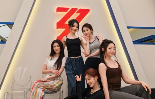 张月作为队长，在五公小考前的团队磨合中起到了哪些关键作用？