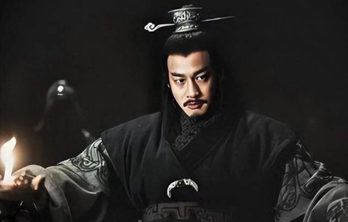 何润东cos项羽冲上热搜，张凌赫粉丝破防到要卸载《王者荣耀》？