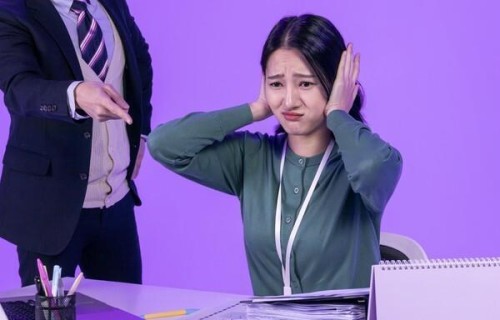 心理专家直言：有人贬低、疏远、讨厌你，其实根源从来不在你身上