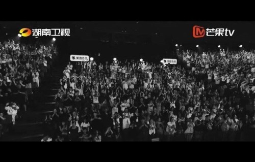 侯明昊在《歌手》直播舞台上的哪些情感细节打动了观众？|Simon|高音|音乐|歌声|声音