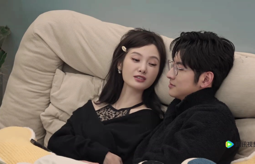 牵手接吻，双双见亲友？《半熟恋人5》陆炳锟和王译的甜蜜之下，藏着现实难题