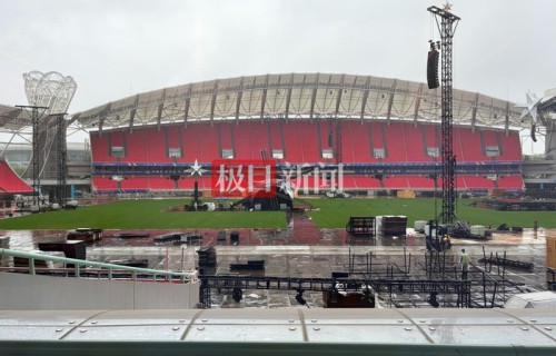 周深武汉演唱会开唱在即，舞台冒雨搭建，两场门票已售罄|武汉市|陶喆|谢霆锋|湖北省|中央气象台