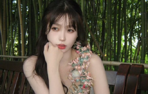 虞书欣手写菜单刷屏！中法双语精致如文创周边