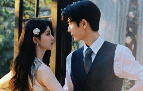 张凌赫如何幽默回应胡杏儿的免责声明？