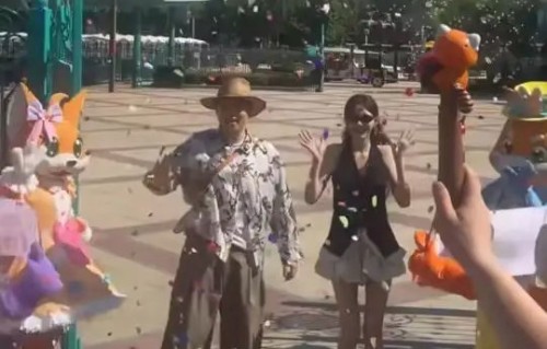 杜海涛沈梦辰郑州撒糖！牵手庆生无人机告白，被赞不像明星|生日|游客|银基|路人|动物王国