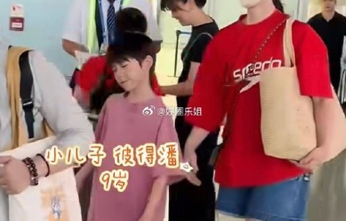 网友对黄磊小儿子像父亲这件事有什么不同看法