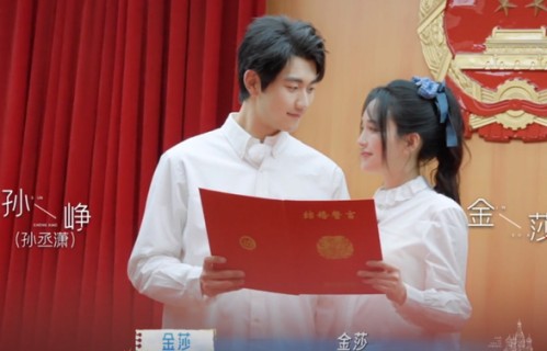 金莎孙丞潇领完结婚证，婆婆出镜给了大红包，婚后没有改口叫妈妈|伊能静|大红包|姐弟恋|孙丞潇|秦昊|结婚证|金莎