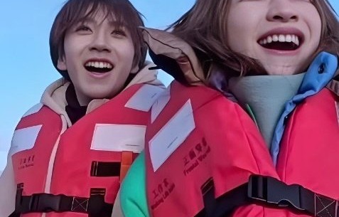 贺峻霖和李小冉为什么关系这么好，以姨甥相称？|舞台|小姨|蓝牙|综艺|代际