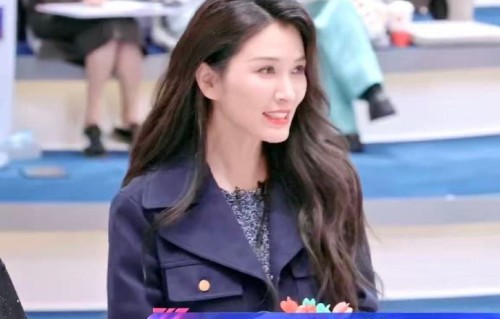 李小冉选择徐洁儿加入自己团队的具体原因是什么？