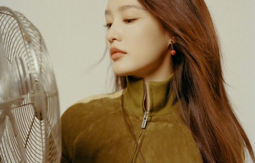 李沁登五月时装封面展清冷文艺气质|故事|厚度|镜头|篇章|氛围