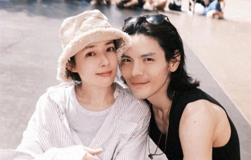 向佐自曝为热度和钱哄郭碧婷上综艺，豪门荧幕恩爱背后藏现实考量