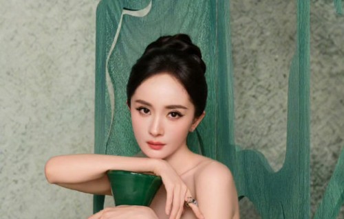 杨幂如何完成蛇吻无实物表演？