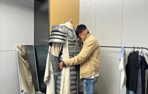 何润东晒图为宿迁队助威：宿迁队加油，今晚见！|江苏足球联赛|南京队|项羽|南京|苏超