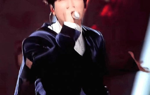 陈楚生张靓颖《巴拉莱卡》直拍版相较于原播出舞台有哪些惊艳的技术细节？|明星路透|巡演|叙事|声乐|和声