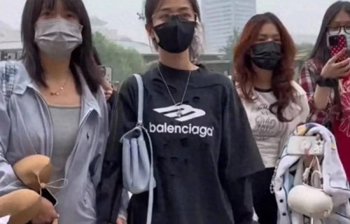 白鹿录跑男被偶遇，一身黑衣素颜就出门，这状态看着真心疼