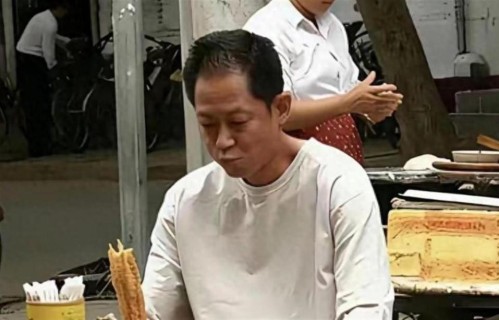 59岁王志文近况曝光，决定不留骨灰不立碑，曾无缝衔接7位美女