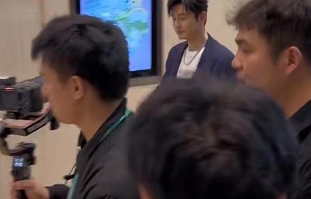 黄晓明开录浪姐4,身材比例遭调侃,曾因前妻baby撕李菲儿而退出