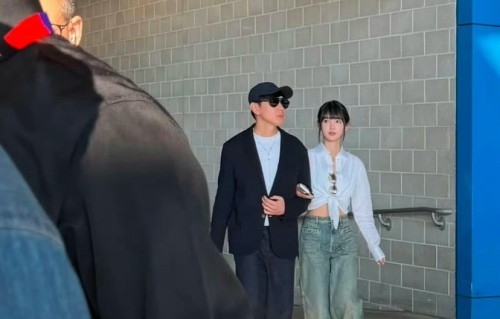 林俊杰与女友看世界杯被偶遇，手挽手合体撒糖，奚梦瑶何猷君也在