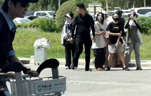 李宇春辛芷蕾高叶倪妮合照引爆热搜，“三火一水”星象反差太绝
